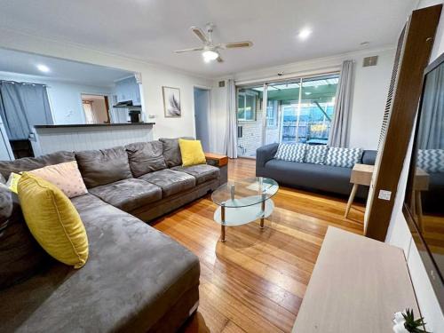 Wantirna South Maison | Large Peaceful 4 Bedroom Home