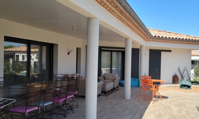 Lunel Maison | large pool and jacuzzi villa
