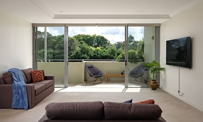 Warrawee Appartement | Large Premium 2 Bd Apt with Views | Balcony Dining