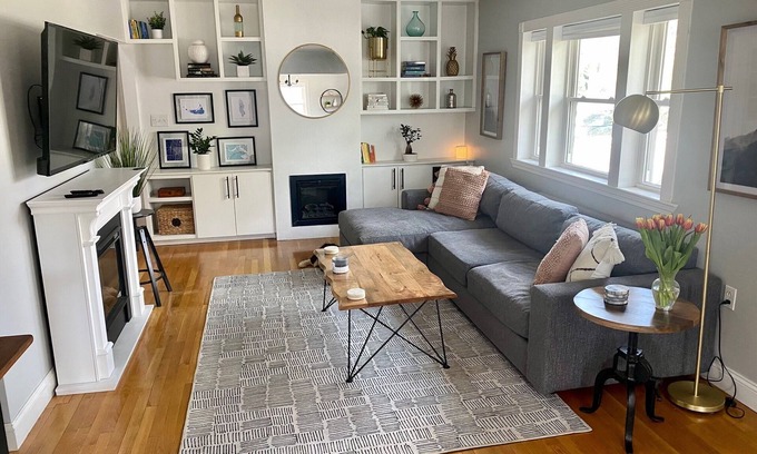 Malden Maison | Large private home, 15 min to Boston, Parking, Large yard
