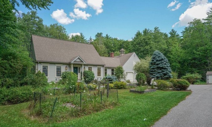 Gorham Maison | Large Private Maine Home with Pool in Gorham