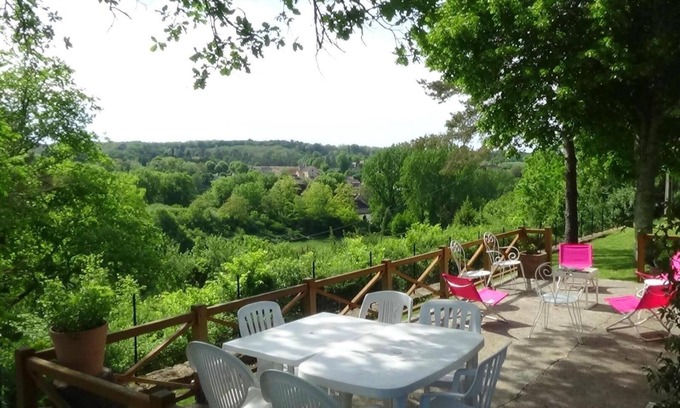 Montagnac-la-Crempse Maison | Grande maison au calme entourée de verdure 3 chambres - 2 salles de bains