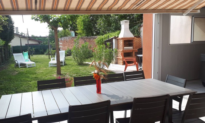 Lafrancaise Maison | Grand gite calme 10 personnes avec spa et sauna A 3 MN de la vallée des loisirs