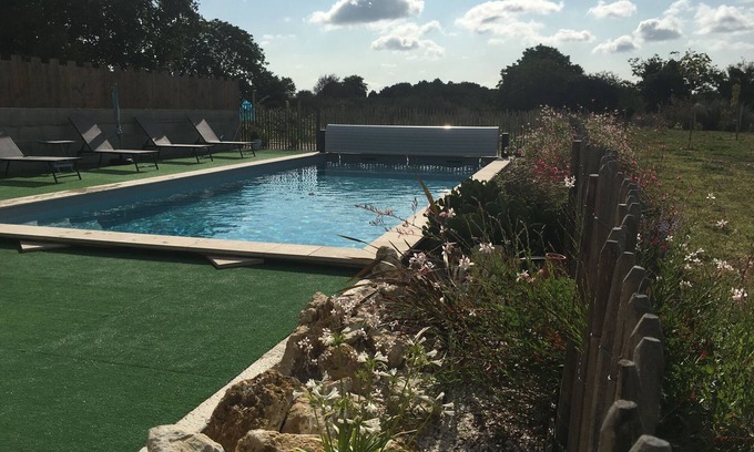 Le Gua Maison | Grande maison au calme avec piscine pour vacances entre amis et famille