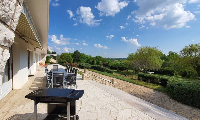 Veuzain-sur-Loire Maison | Grande Propriété au calme avec Vue Château