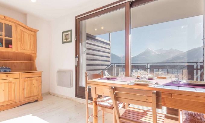 Forville Appartement | Grand studio calme 5 pers, parking, balcon, Briançon