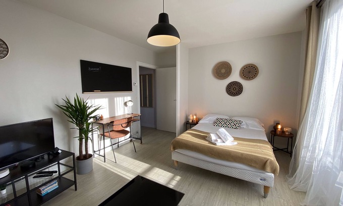 La Fuye-Velpeau Appartement | Grand studio calme avec balcon & parking gratuit