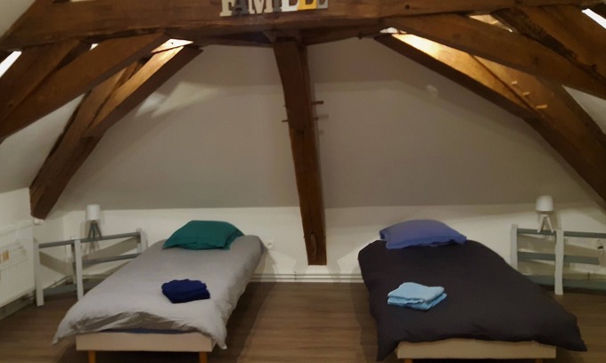 Limanton Maison | Grand gîte 15P récemment rénové au bord du canal du nivernais et porte du MORVAN