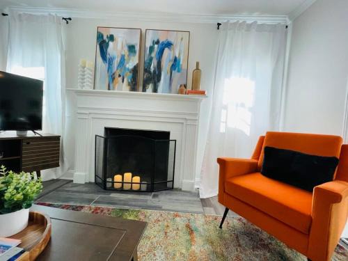 Crestline Heights Maison | Large Renovated Cottage on East Lake Park