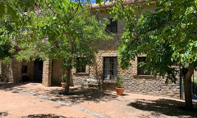 Guejar Sierra Maison | Large Rural House Cortijo Argumosa with pool