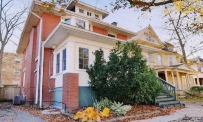South London Maison | Large, Spacious Home in Wortley, London Ontario, Close to Bus Route and Downtown