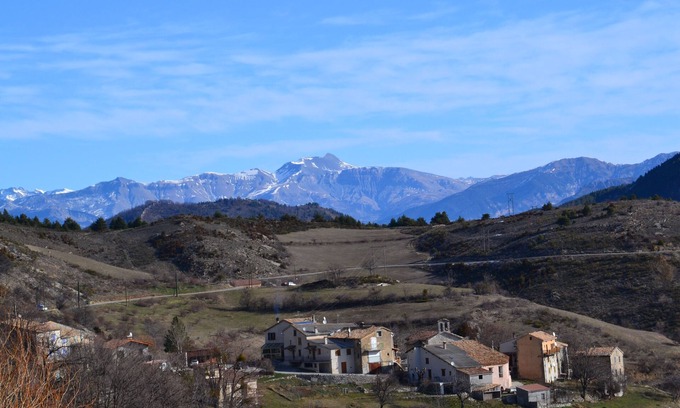 Ubraye Maison | Grande bâtisse en pierre vue panoramique