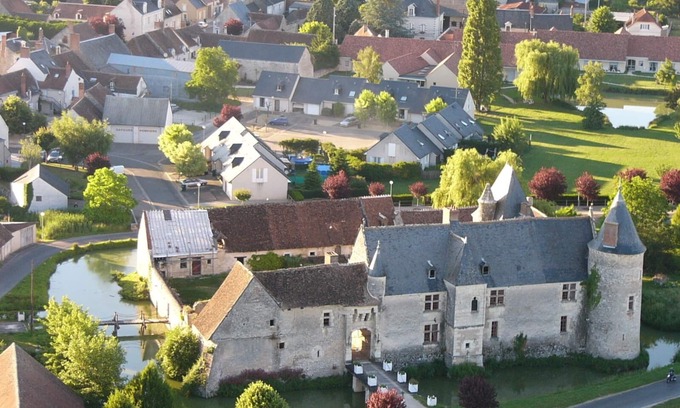 Chemery Autre | Large studio/gîte in a Renaissance château 15 km from Beauval. Out of time