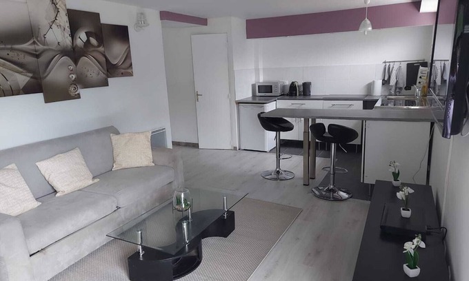 Ecquevilly Appartement | Grand Studio de plus de 50 m2 loué entier proche de Paris