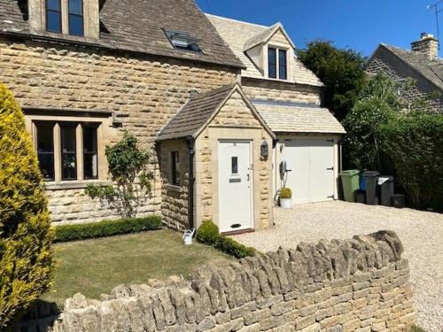 Cheltenham Maison | Large Stylish Luxury Cotswold Cottage - ideal for families, w/EV charging