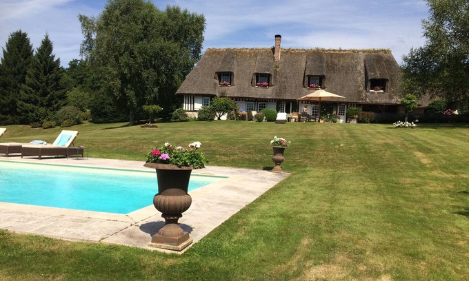 Saint-Benoit-d'Hebertot Maison | Grande Chaumière avec Piscine chauffée