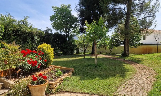 Gemenos Maison | Large T2 with secure parking and wooded garden