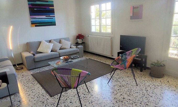 Ceyreste Appartement | Grand T3 dans maison avec jardin dans village provençal à 7 minutes de la mer