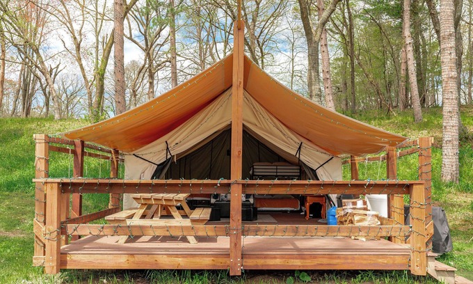 St Croix Falls Location De VR | Large tent on massive Big Rock Creek Estate!