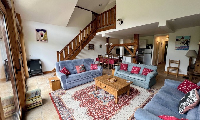 Seytroux Appartement | Grand appartement Penthouse, balcon, 10 couchages, la famille et les animaux domestiques.