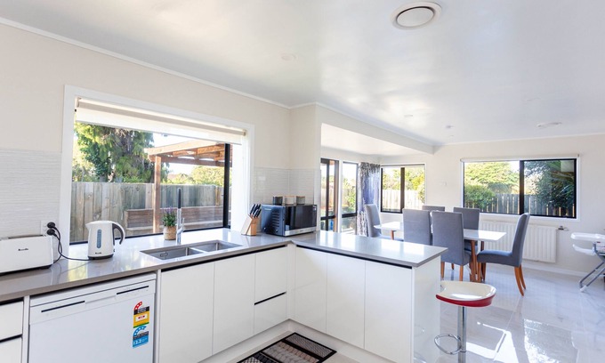 Rotorua Maison | Large Town House close to Golf club Te puia and Polynesian Spa