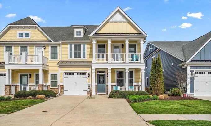 Sun Ridge Maison | Large Townhome in Amenity Filled Bayside Community