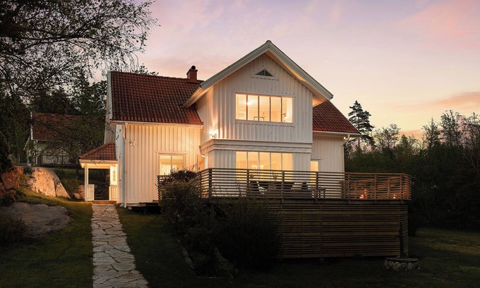 Kungsbacka O Maison | Large turn of the century villa with lake view - Near Gothenburg