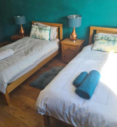 Pill Maison | Large twin room in Shirehampton