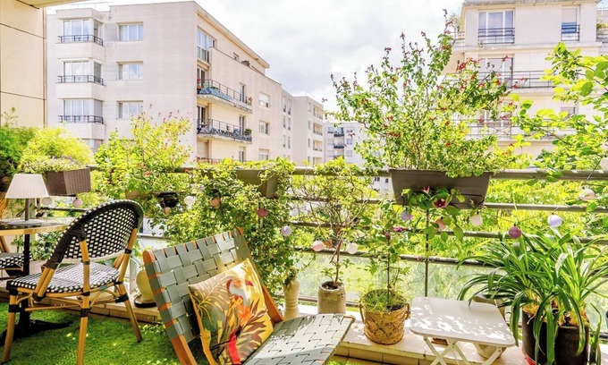 Combat Appartement | Large Two-bedroom Flat to Rent in Paris,100m From Beautiful Buttes Chaumont Parc