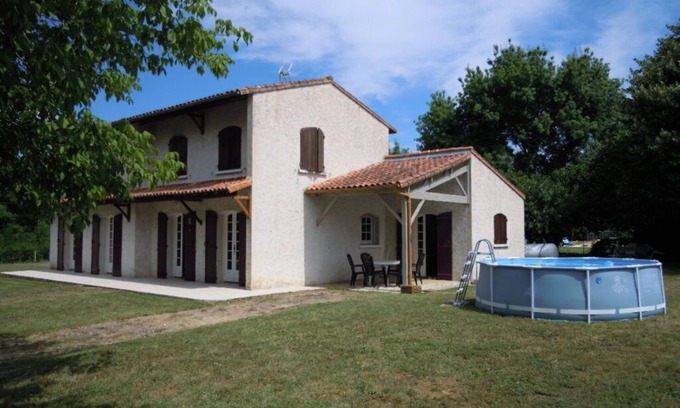 Montpellier de Medillan Maison | Grande maison de vacances proche Royan, piscine au calme, grand terrain