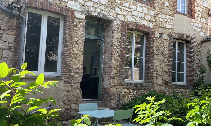 Villeneuve-l'Archeveque Maison | Grande maison de village à 1H30 de Paris. Entre Bourgogne et Champagne.