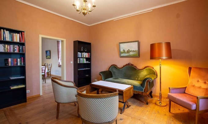 Borrentin Appartement | Large vacation apartment in an old pastorate with fireplace and garden