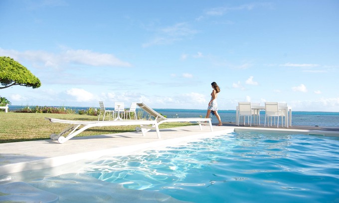 Paea Maison | Grande villa Le Ficus en bord de mer avec piscine