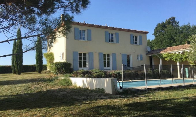 Sainte-Juliette Villa | Grande villa, piscine individuelle, au calme