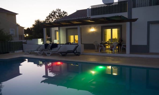 Olhao Villa | Grande villa, balcon privé et Piscine chauffée solaire, Air conditionné, Wi-Fi, salle de jeux