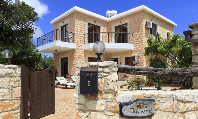 Ineia Villa | Hébergement avec piscine privée et vue mer imprenable et montagne