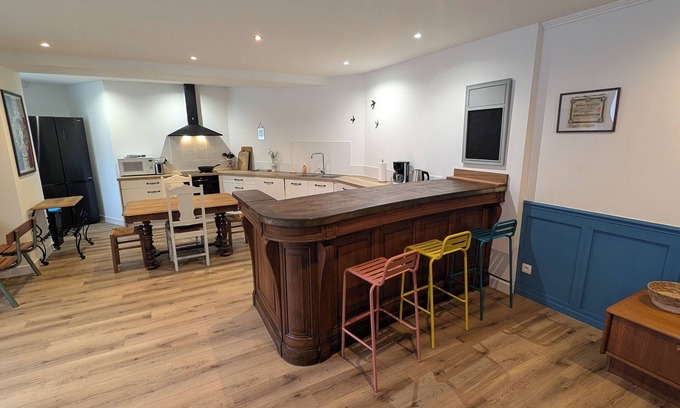 La Seguiniere Maison | Large village house on the river bank