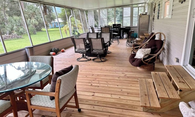 Georgetown Maison | Large Waterfront home w/dock