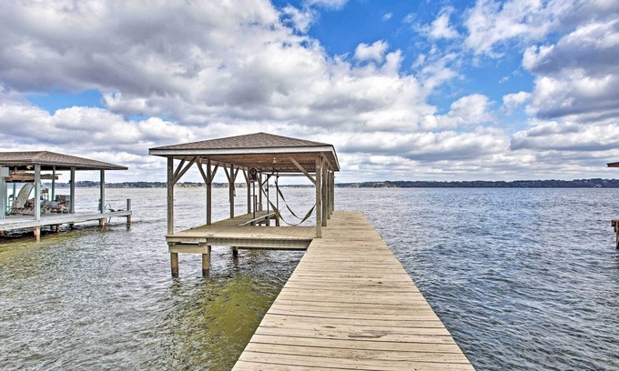 Coffee City Maison | NOUVEAU! Grand Waterfront Lake Palestine Home w / Dock!