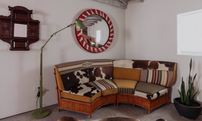 Marfa Appartement | Large West Texas Suite at Iconic Property