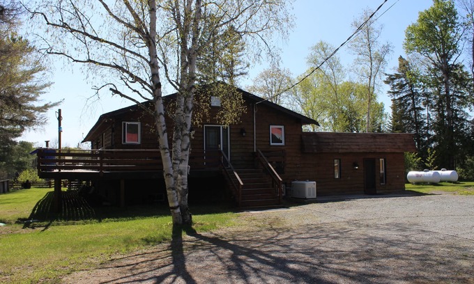 West Nipissing Cabine | Large Wrap Around Multi Level Deck