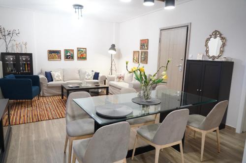 Larissa Appartement | Larissa Downtown Apartment With Parking