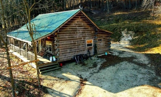 Crawford County Cabine | Larsen Hunters Rustic Cabin