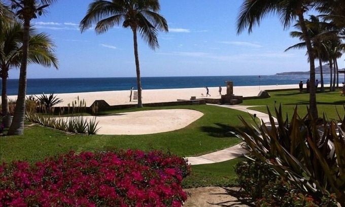 Zona Hotelera Copropriété | Las Mananitas-2BR-1900 Sq Ft Grnd étage 30 étapes à la plage