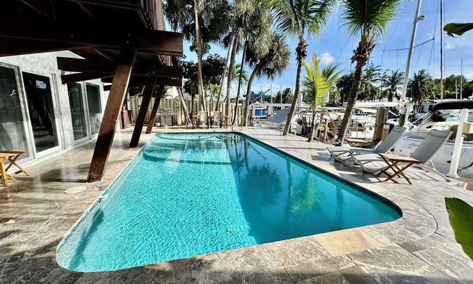 Hendricks and Venice Isles Maison | Las Olas Escape 6/5 - for 12+ -Waterfront- Pool
