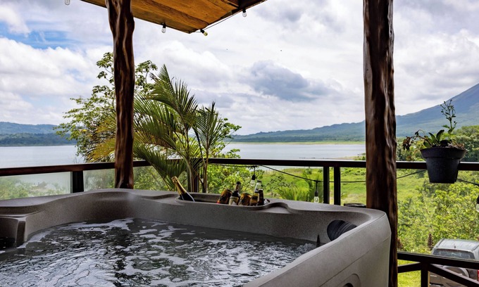 El Fosforo Maison | Las Pavas House - Arenal Volcano & Lake views