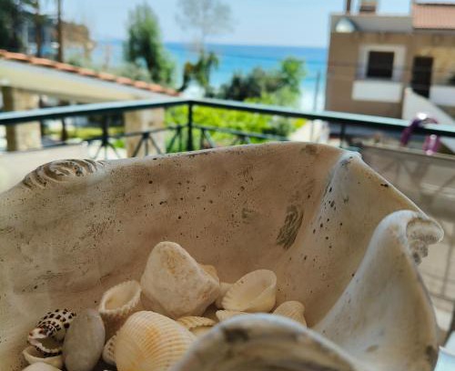 Chrisi Ammoudia Appartement | Las sirenas maisonnettes by the beach groundfloor and semi basement