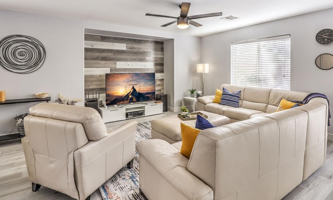 Spring Valley Maison | Clean 3BR Home Near Shopping, Dining, Entertainment Summerlin, strip Las Vegas