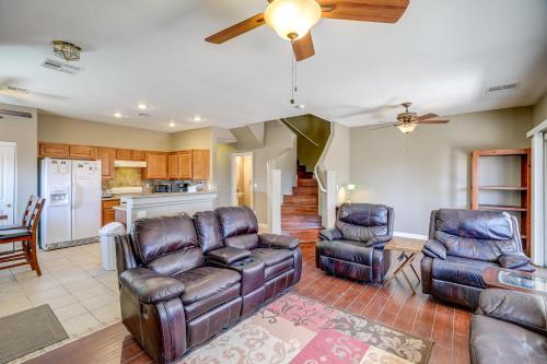 Sunrise Manor Appartement | Las Vegas Condo with Patio and Pool Access!