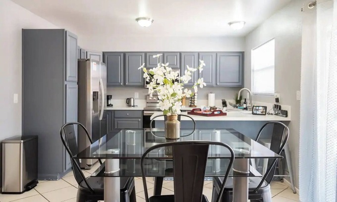 Whitney Maison | Velvet Dunes Stylish Vegas Retreat 10 Min to Strip, Garage, Pet-Friendly